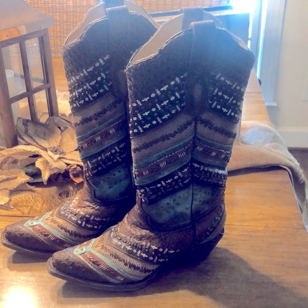 Beautiful tapestry like Corral boots! Awesome colors